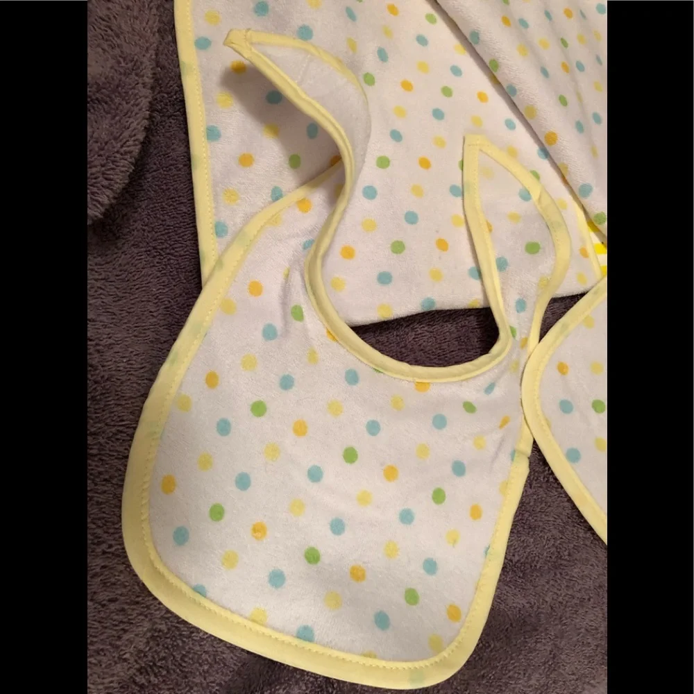 HP 1-4-21 💛Baby Bib & Nursing Towel Set of 4 💛